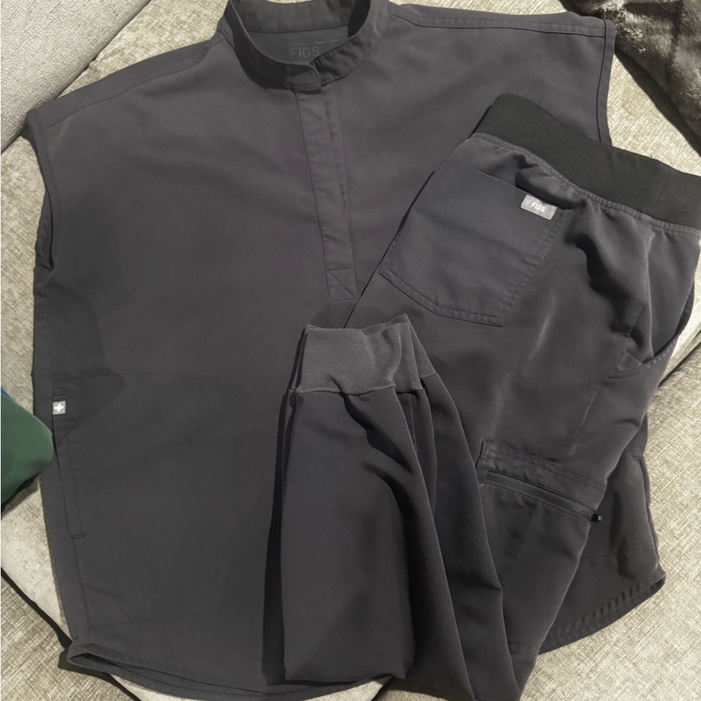 (4 PAIRS) MEDIUM SCRUB BUNDLE